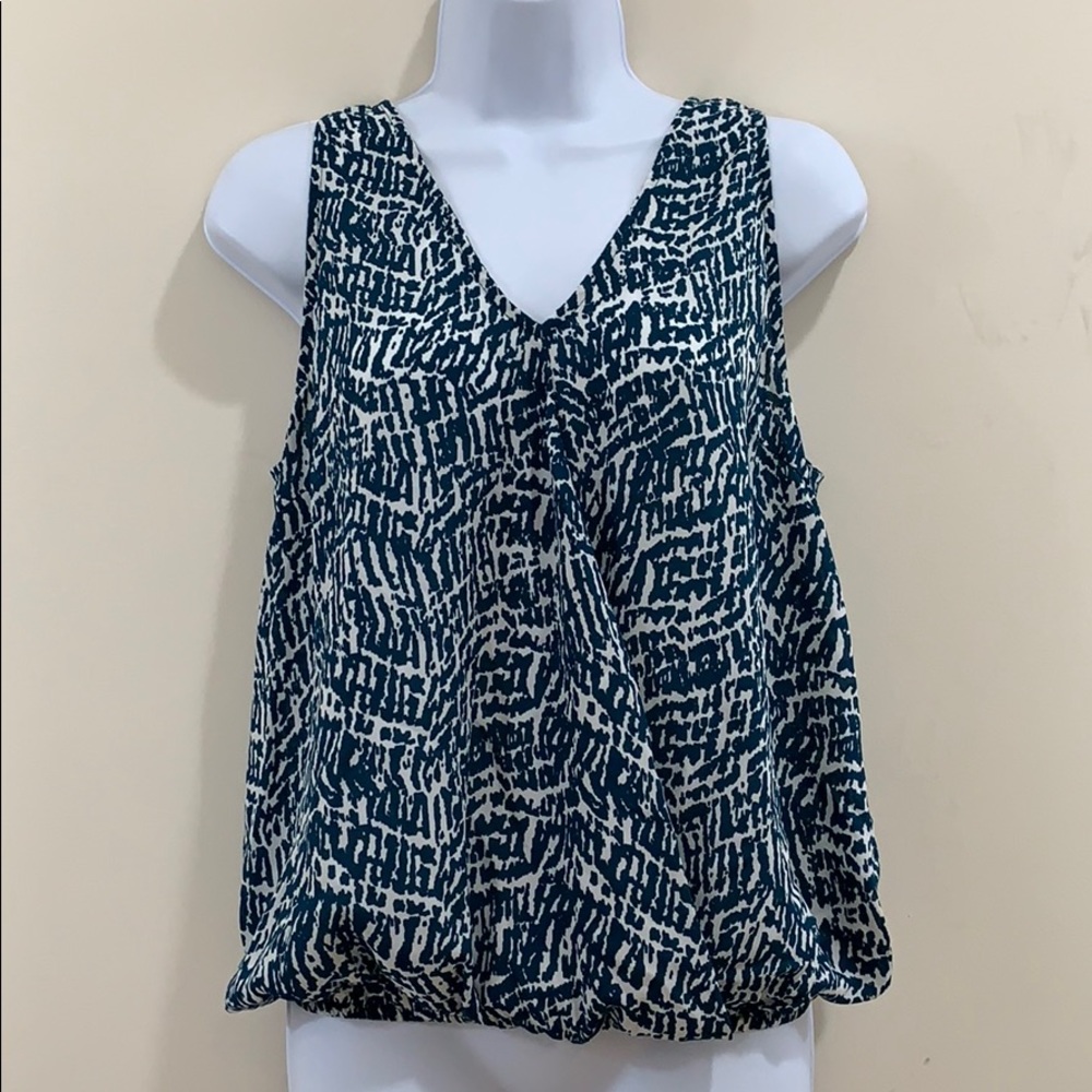 Collective Concepts Sleeveless V-Neck Shirt Size S